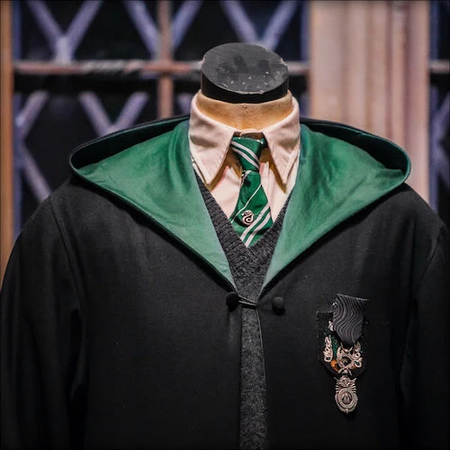 Visuel de la catégorie Vêtements, proposant des habits et accessoires inspirés de la saga Harry Potter et de la Fantasy