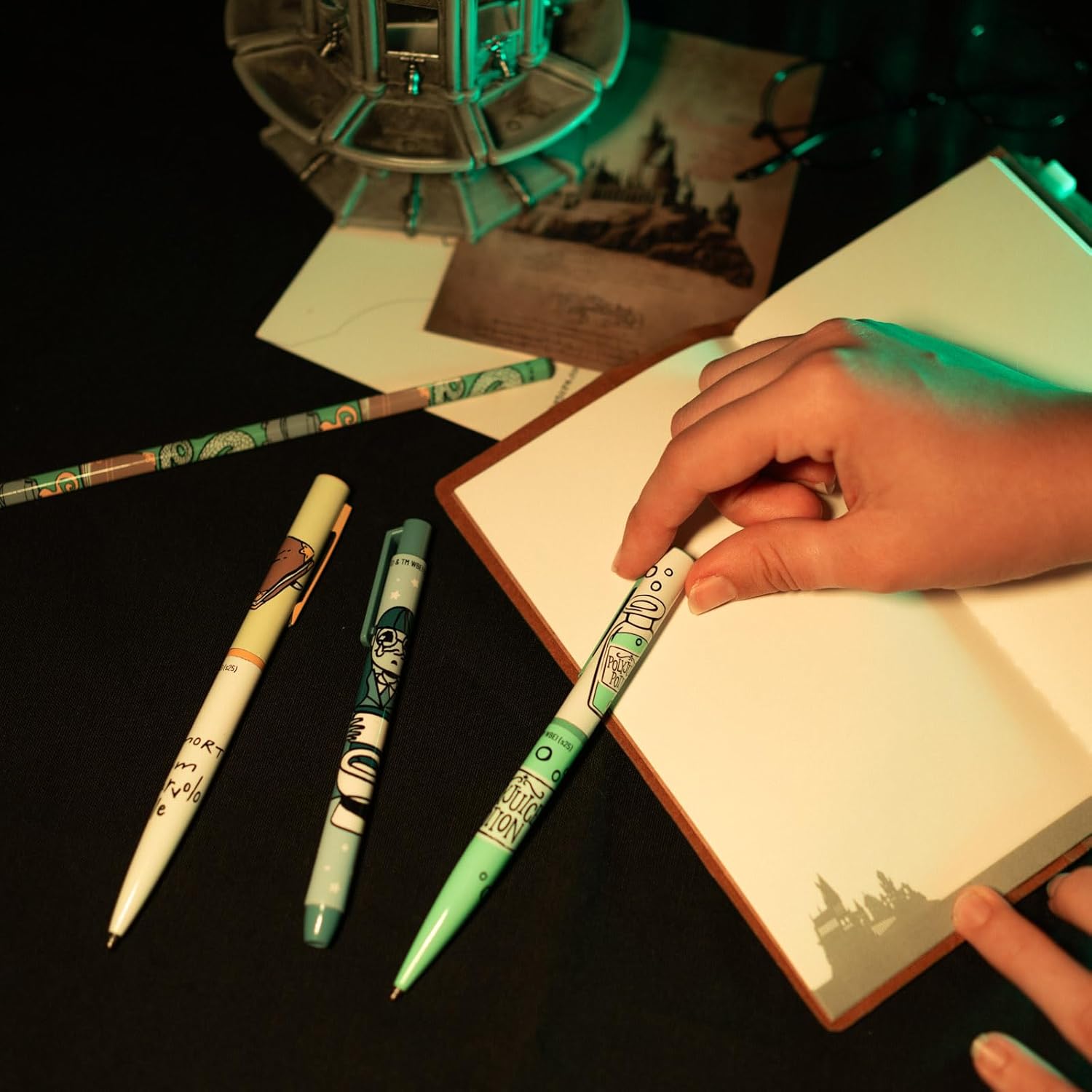 Pot à crayons Harry Potter avec set d'écriture