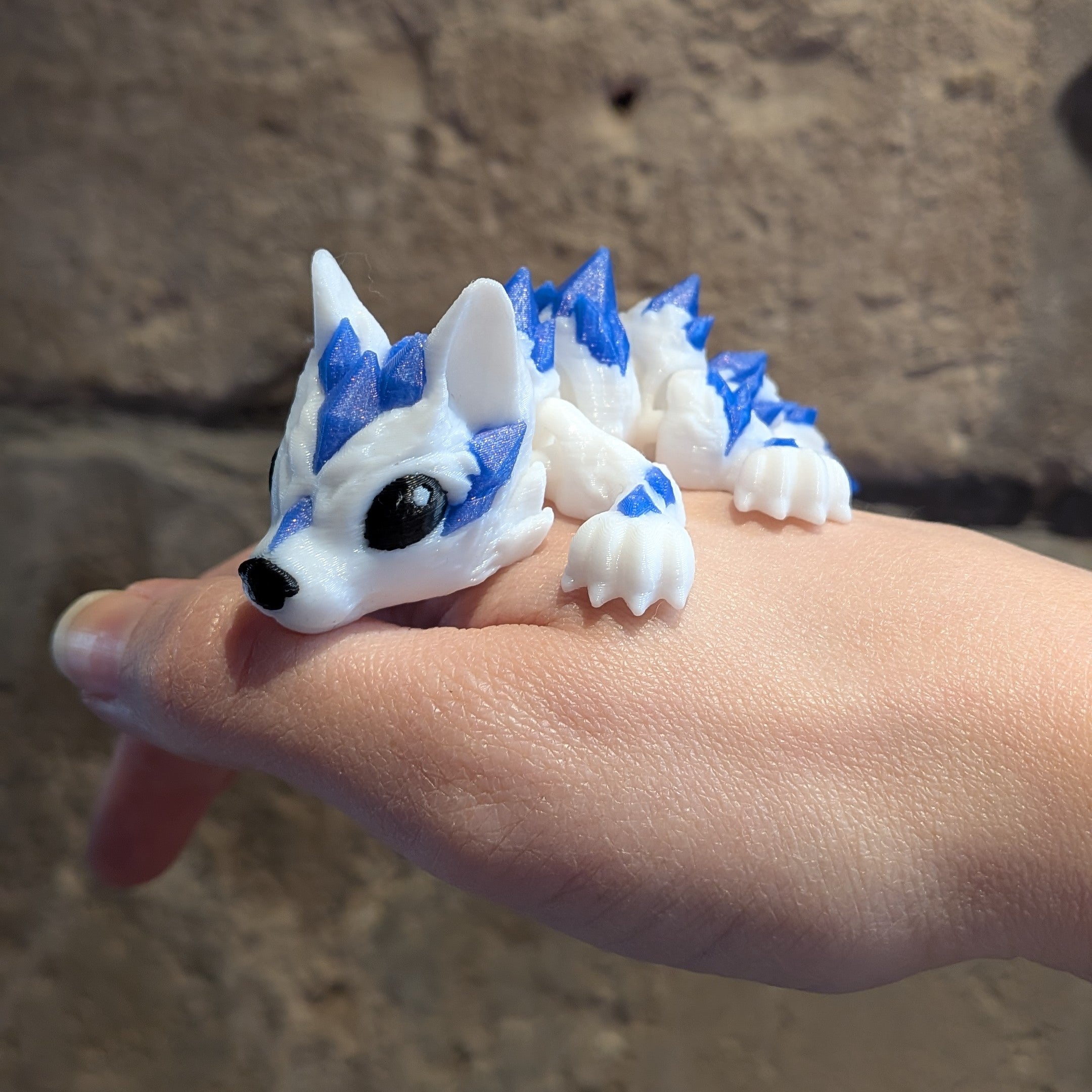 Bébé loup bleu et blanc