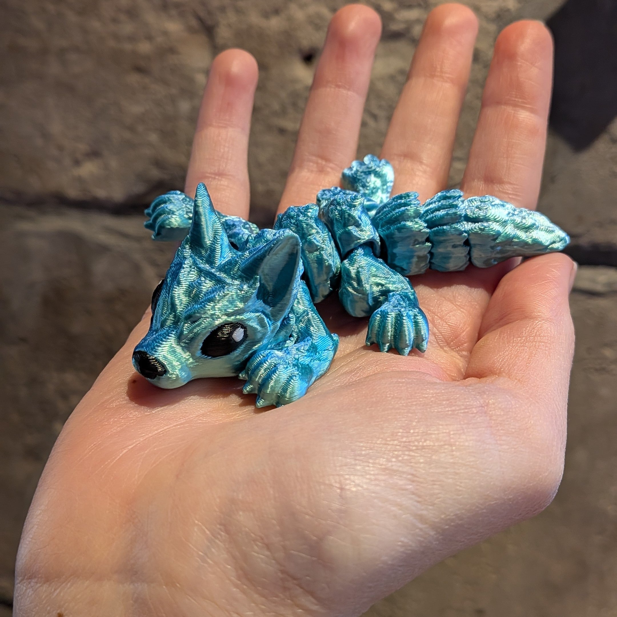 Bébé loup turquoise